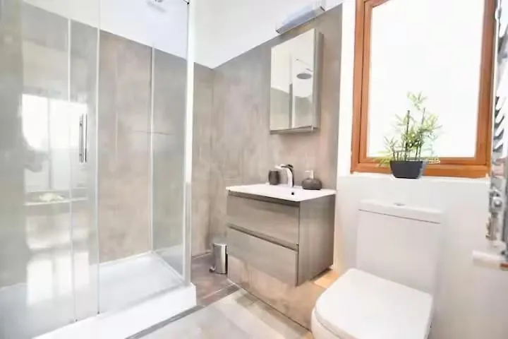 Bethel Suite Canning Town - Free Parking London
