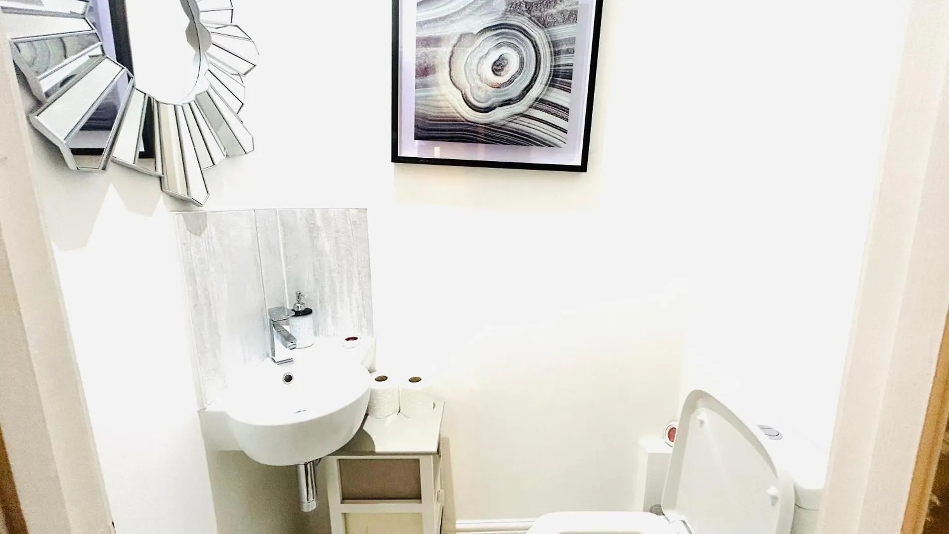 Bethel Suite Canning Town - Free Parking London Apartment
